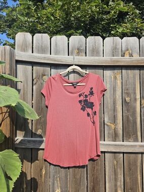 VERA WANG Simply Vera T-shirt Short Sleeve Med Pink Embroided Floral Soft Loose